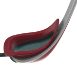 Speedo-Fastskin-Pure-Focus-Spiegelzwembril-Rood-&-Ruby-811778H224-Detail-Aqua-Splash