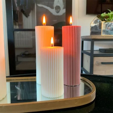 Gestreepte pilaarkaars S - Wit